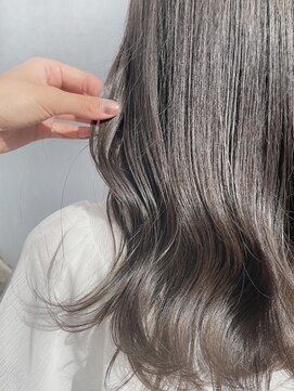 ネイヴィル(navile) ◎赤みのない透け感グレージュ