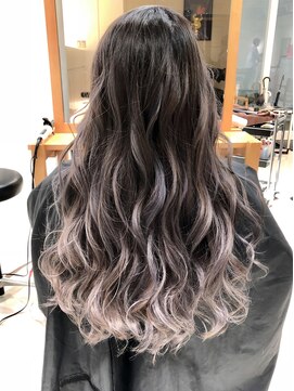 デイズ(days) 根本ブリーチなし毛先ブリーチアッシュグラデーション 原宿