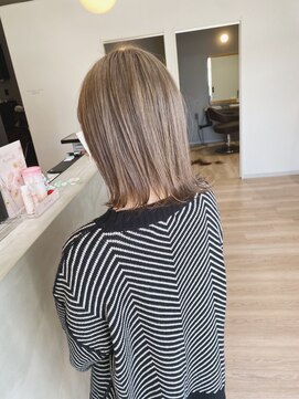 チェレ ロッソ 金剛店(Chere rosso) 《ミディアムボブ》レイヤー×ハイライトミルクティー