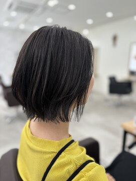 ウィット(8) カーキアッシュ×ミディアムボブ