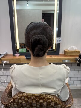 メゾンドムニ 恵比寿(Maison de MUNi) シンプルタイトヘアセット