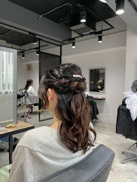 アリーズ シブヤ(ALLYS shibuya) ハーフアップアレンジ