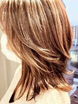 ジェコ ブラン(gecko. brun) くびれレイヤー/色っぽミディ/透明感/外ハネ #武蔵小山美容室