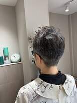 ロダ ヘアー(RODA hair)&nbsp;グレイヘアを楽しむ刈り上げベリーショート
