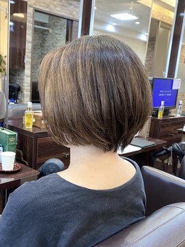 キャラ 池袋本店(CHARA) 白髪ぼかしハイライト◎くびレイヤーショート【池袋/ショート】