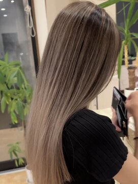 ゼウス(Zeus.) 海外ヘアーハッシュカットレイヤーカット