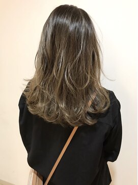 キャパ テリハ(CAPA TERIHA) 【CAPAteriha 宮本まどか】フェザーカット×アッシュブラウン