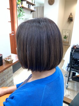 モーヴ(Mauve) 丸みボブ＋高明度白髪染め