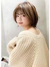 【脱白髪染め】白髪を目立たなくさせるのは白髪に沿うように入れるハイライト！