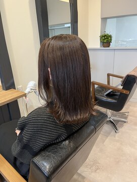 ジーニー(GeeNY) 大人っぽい外ハネミディアムヘアスタイル