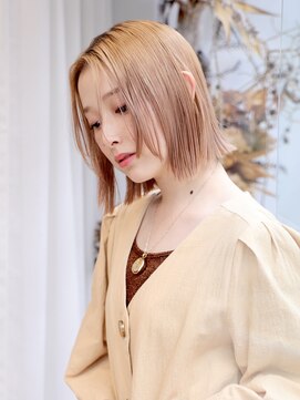 エムスラッシュフィール 東戸塚(M.SLASH FIEL) ハイトーンカラー/顔回りレイヤー/切りっぱなしボブ/FIEL東戸塚