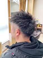 デザイニングヘアードゥ(designing hair Deux)&nbsp;メンズ金メッシュハイライトツイストパーマツーブロックショート