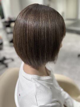 レヴリー(reverie) ツヤ髪白髪ぼかしハイライトショートボブ髪質改善縮毛矯正