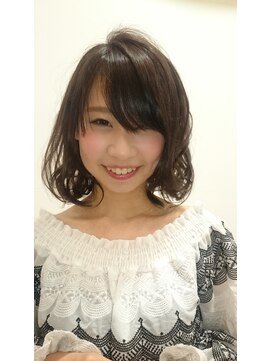 ヘアーズ オルジュ(Hair's Orge) ミディアムパーマスタイル