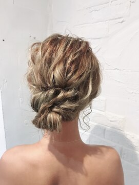 ウーロス(uros.) パーティー☆抜け感アレンジ