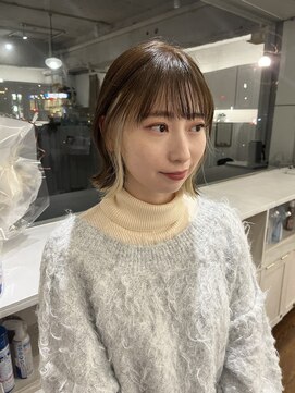 イムア(i mua) ホワイトベージュ×インナーカラー