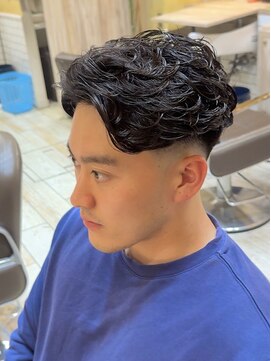 グルーマーズトウキョウ(GROOMER/S TOKYO) ラルフカール フェードカット メンズパーマ ビジネスヘア 海外風