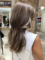 ピークアブー アヴェダ アトレ恵比寿(PEEK-A-BOO AVEDA)&nbsp;グレージュ　ハイライトデザイン　ロングレイヤー　大人可愛い