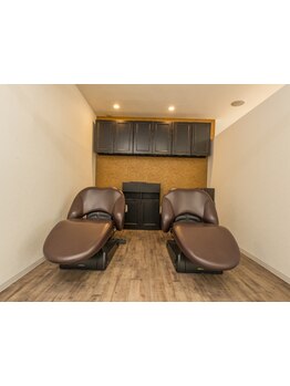 《お子様連れの方もお気軽に◎》ご家族で通って頂けるプライベート空間♪髪と地肌に優しい施術で髪質改善！