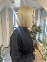 ユヌ(Une)&nbsp;Kotaro 艶々ブロンドストンとボブ