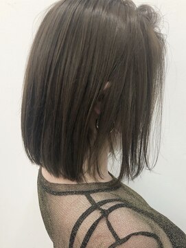 キューズ クラブ(cuz KLUB) 【cuzKLUB】カーキグレージュ×ストレートボブ