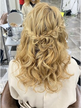 ラカシェット(la-cachette) 巻き下ろしアレンジヘア