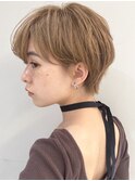 ショートヘア　マッシュショート　前髪長めショート　丸み　青山