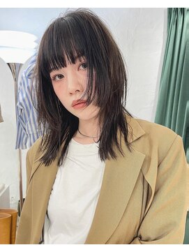 ヘン(hen) ミディアムウルフ　透明感ブラウンカラー