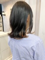 キャアリー(Caary)&nbsp;福山市美容室Caary人気ハイトーンインナーカラー耳かけセミディ