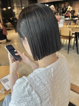 オーガニック アトリエ 大宮(organic+atelier) 20代30代40代前下がりストレート小顔補正立体カット