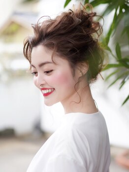 オリーブ(OLIVE)の写真/ヘアセットや着付けもお手頃価格でご提供★結婚式や二次会のヘアセットはもちろん、特別な日はOLIVEに♪