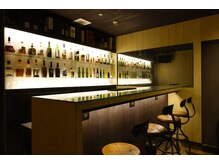 イチマルイチイチマルニ 銀座(101.102)の雰囲気（bar併設サロン。メンズカット/メンズパーマ/ハイライト）