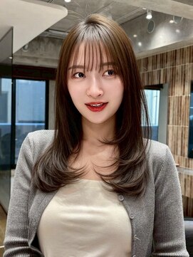 ファルベ(Farbe) 黒髪　クラゲヘアー　オリーブグレー　小顔　ココアベージュ