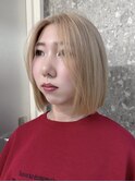 切りっぱなしボブハイトーンカラーナチュラルボブブロンドカラー
