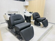 ルミエール バイ エイルリュクス(Lumiere by EirLUXE)の雰囲気（フルフラットのシャンプー台で至福のひととき☆）