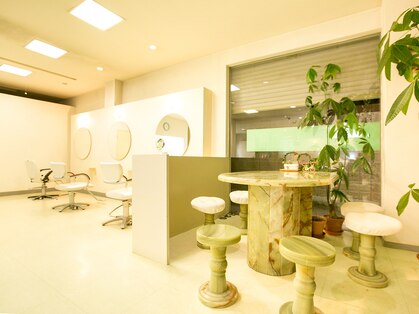 サロンドパリス Salon de Parisの写真