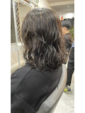 フゥ 宇都宮(FeU) メンズボブスパイラルパーマハイライトカラー センターパート