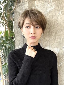 ロビー 表参道(ROBBY) 耳掛けショートレイヤー／前髪あり／表参道／30代40代50代