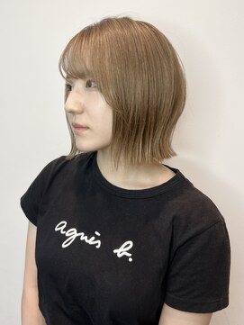 ステア ケース(stair case) 結べる切りっぱなし韓国外ハネボブミディアム顔まわりカット