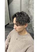 クロー(CROW)&nbsp;ツイストスパイラルパーマ×ホワイトハイライト