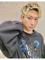 ロミーオム 本厚木(ROMMY. Homme)&nbsp;刈り上げツーブロックアップバングショートハイトーンメンズヘア