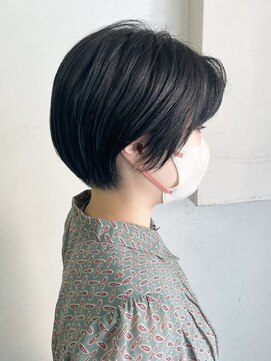 ヒビヲ(HIBIO) ワンカラーベージュブリーチなしダブルカラー切っぱなしボブ横浜