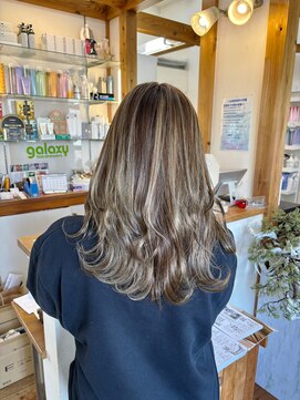ギャラクシー ヘアードレッサーズ(galaxy hairdressers) 大人レイヤースタイルハイライトカラーベージュ