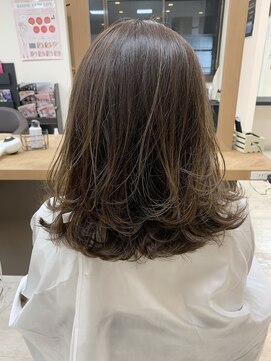 リアン(Lien) 極細ハイライト×オリーブアッシュ/ミディアムレイヤー