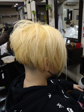 綾音堂 前下りショートボブ