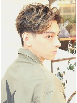 ジジバイワースホワイル(jiji by WORTH WHILE) 刈り上げセンターパートサーフカール波巻きツイストスパイラル