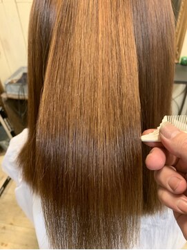 ノエル(NoEL) グレーカラーハイライト毛に縮毛矯正