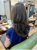 【重山】30,40代くびれセミディ無造作カール3Dカラーオリーブ