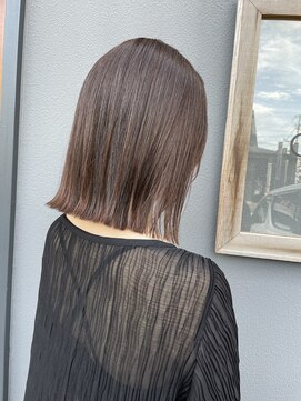 キュオンシア(CUEON. ciea) ぱつっとボブ×グレージュ