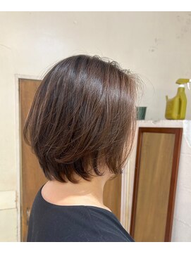 ヒラソル(girasol) ミディアムレイヤースタイルで軽やかに。